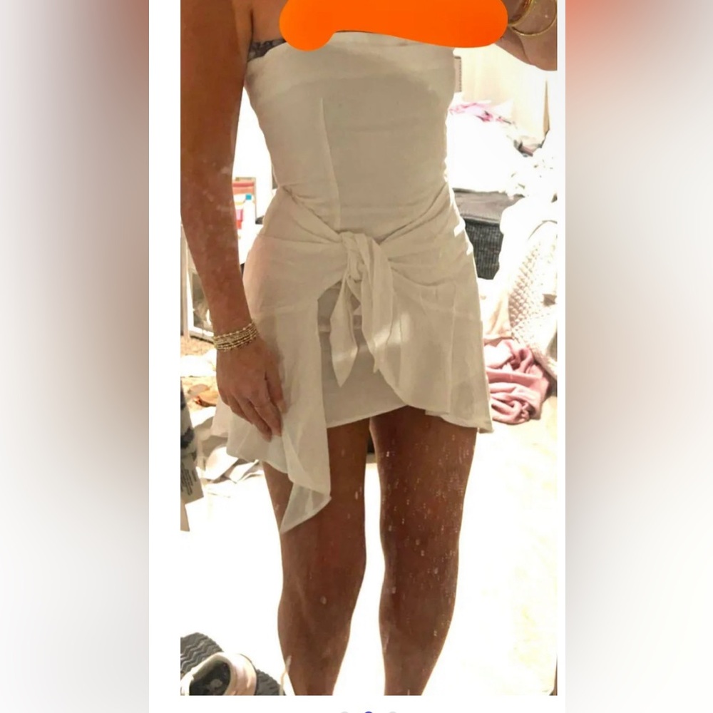 Elegant White Strapless Mini Dress